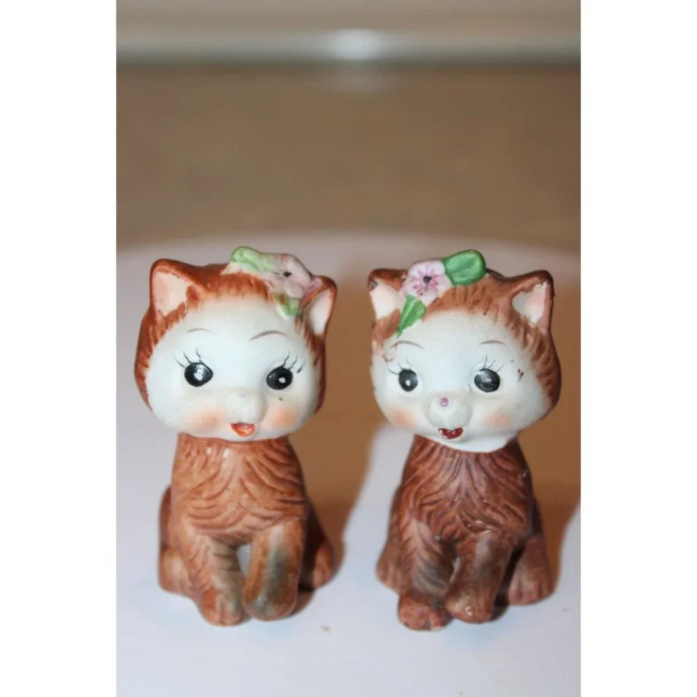 Salt & Pepper Shakers - Brown Kitty Cat - 1950s Korea